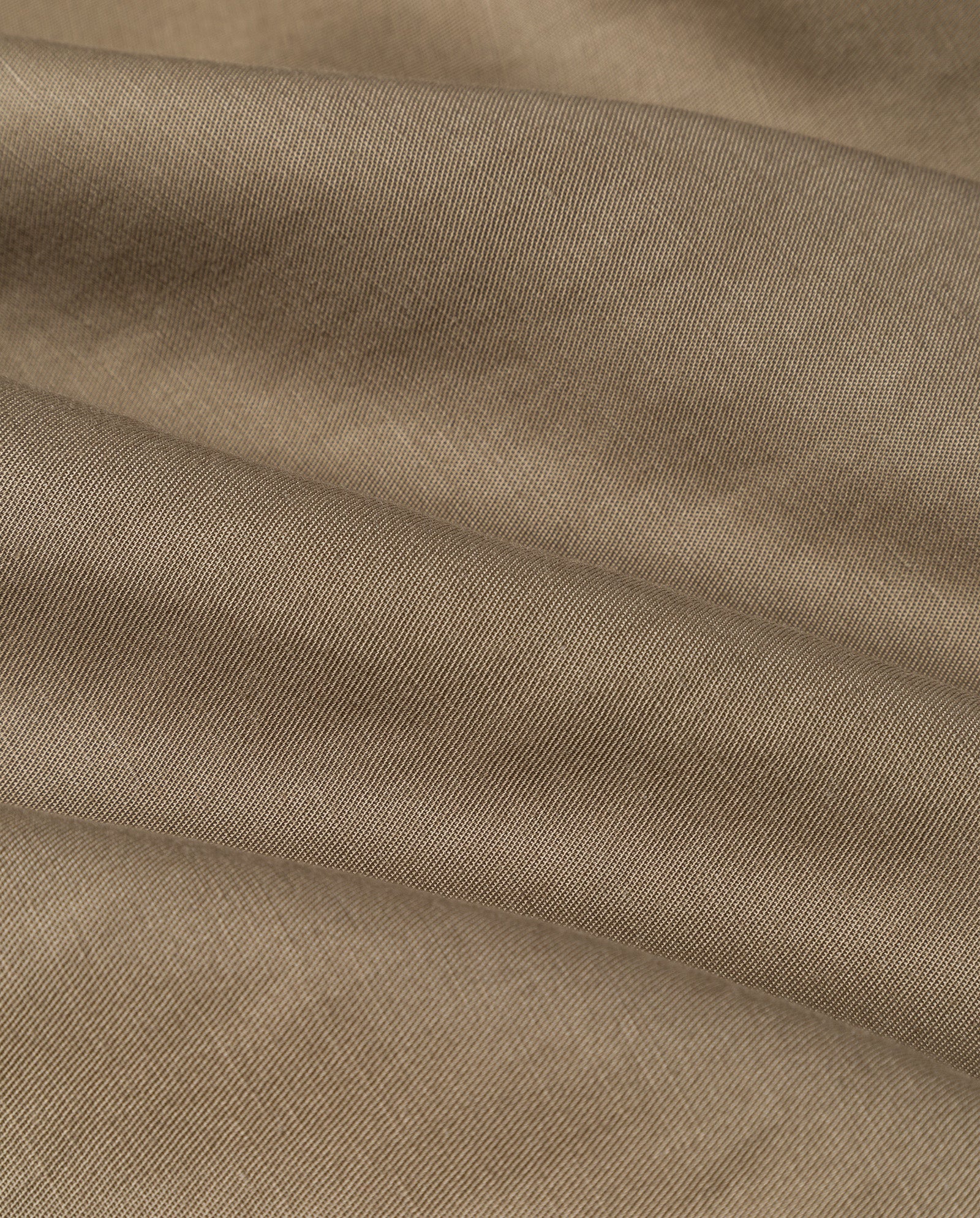 Close-up of IVY OAK PIPER Trousers featuring light brown, textured linen mix fabric with visible diagonal weave, soft folds, and an elastic waistband.