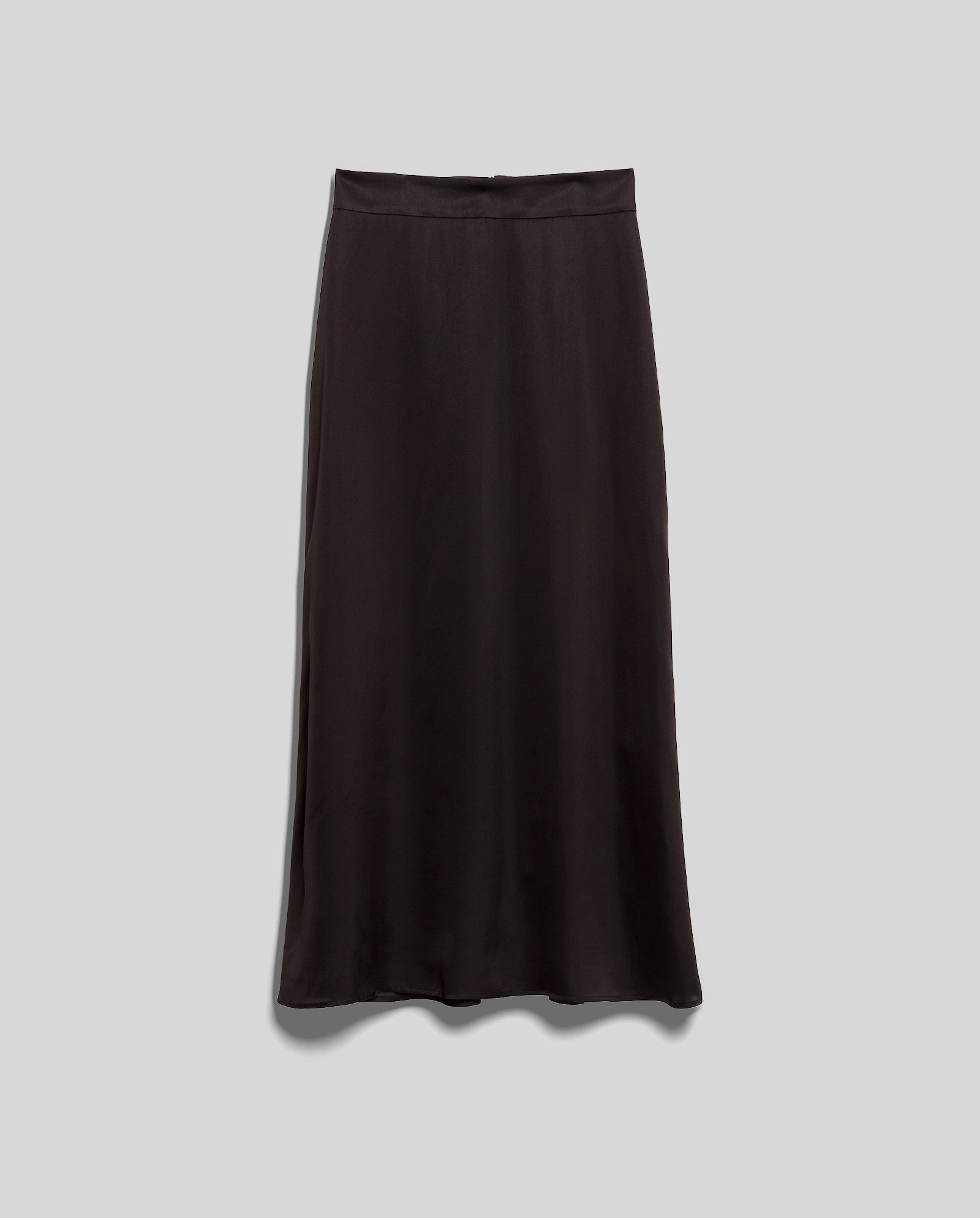 The IVY OAK SANNA Skirt is a black, knee-length piece made from satin and NAIA acetate, shown against a plain gray background.